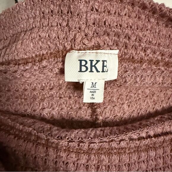 BKE Buckle Textured Off The Shoulder Top - Picture 7 of 7